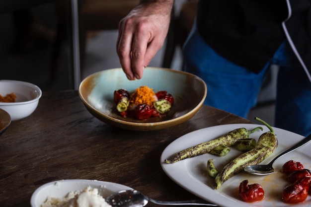 Przygotowywanie dania w kuchni