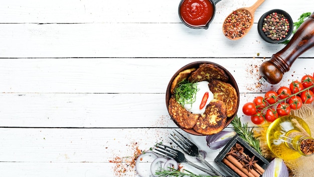 Świeże domowe potrawy na stole